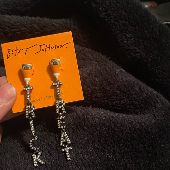 NWT Betsey Johnson Ghoul Friends Trick Or Treat Mismatch Earrings - Picture 5 of 6